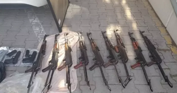 Yer: Sakarya... Polis memurunun aracından cephanelik çıktı!