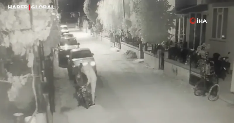 Çaldığı bisikleti beğenmedi, bırakıp motosikleti götürdü