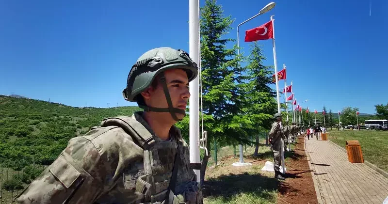 Bingöl de 32 yıl önce şehit edilen 33 asker törenle anıldı