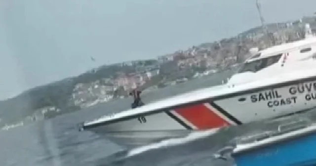 İstanbul da vapurdan düşen kız çocuğunun kurtarılma anı kamerada VİDEO İZLE
