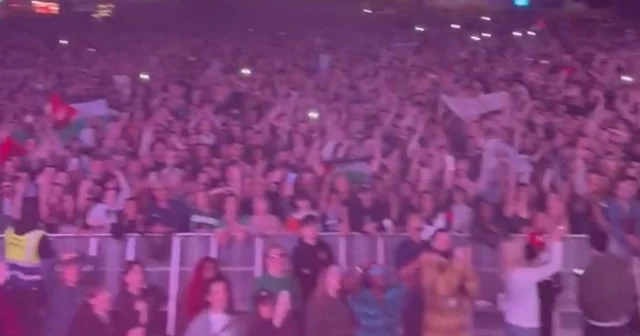 Ünlü müzik grubundan Londra daki konserlerinde Özgür Filistin sloganı VİDEO İZLE