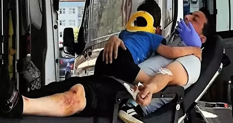 Yaralı babasıyla aynı sedyede, eldivenden şişirilen balonuyla hastaneye kaldırılan Ömer Salih, taburcu oldu