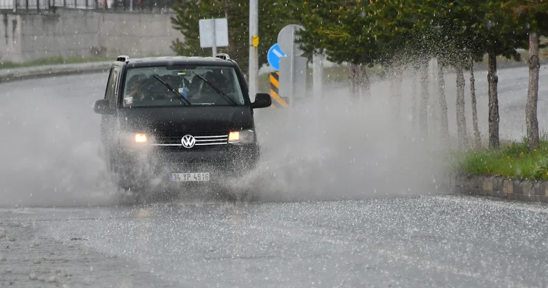 Meteoroloji den İstanbul, Edirne, Ankara dahil 50 il için sağanak uyarısı