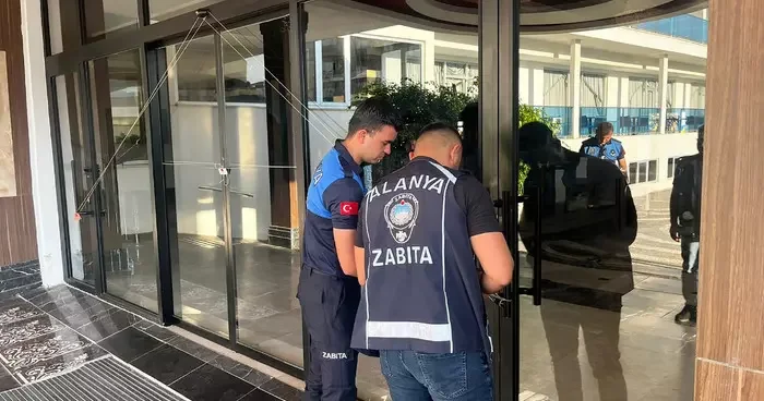 Alanya da ruhsatsız çalıştırılan otel 112. kez mühürledi! Belediyeden açıklama geldi