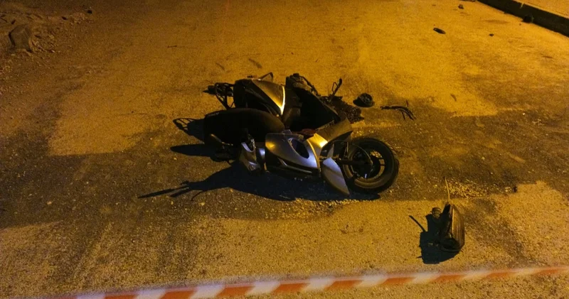 Kocaeli otomobille çarpışan motosikletteki baba öldü, oğlu ağır yaralandı