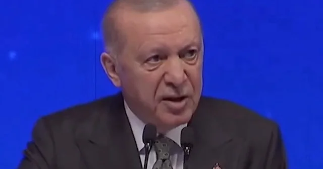 Çarşaflı kadına yapılan saldırı ardından Erdoğan dan anlamlı paylaşım: O karanlık günler artık geride kaldı VİDEO İZLE