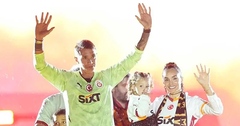 Muslera imzayı attı: Formayla poz verdi