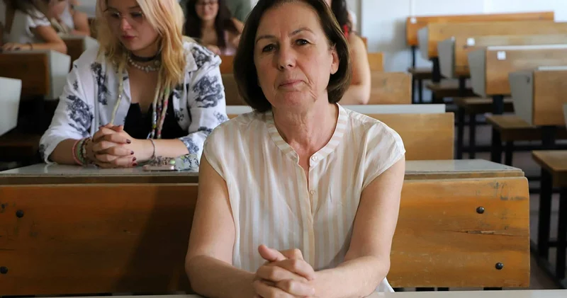 Prof. Dr. Zeliha Kerry, emekli olduğu üniversiteye öğrenci olarak geri döndü