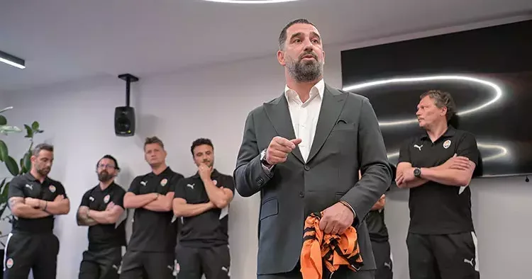 Hürriyet Özel İşte Shakthar Donetsk Teknik Direktörü Arda Turan!