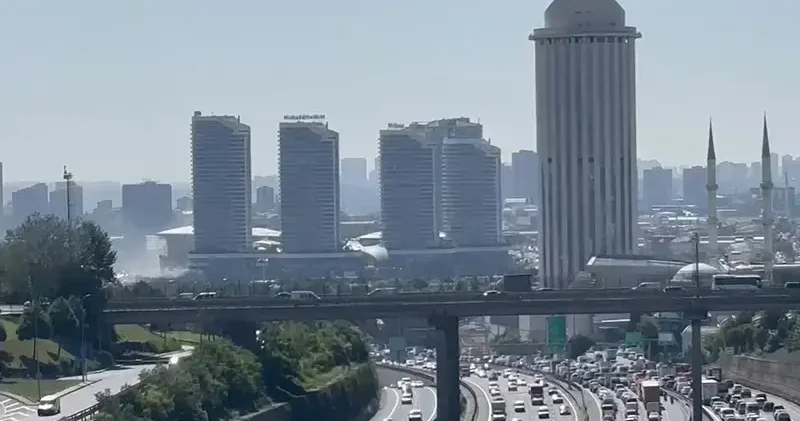 Başakşehir de AVM de yangın
