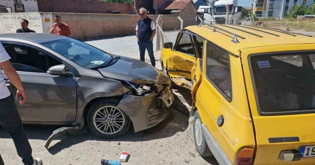 U dönüşü kazayla sonuçlandı: Üç yaralı Çorum Haberleri