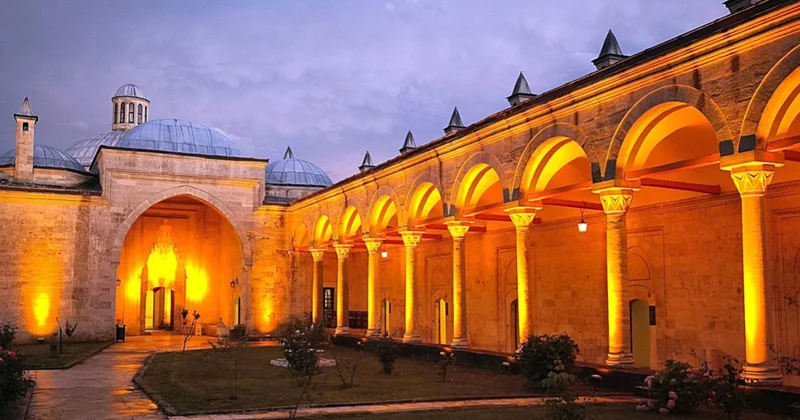 Osmanlı nın şifahanesi Bayezid Külliyesi nde gece müzeciliği başlıyor
