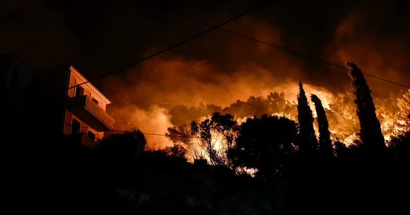 Türkler kapıda vizeyle gidiyordu, Yunan adası alevlere teslim!