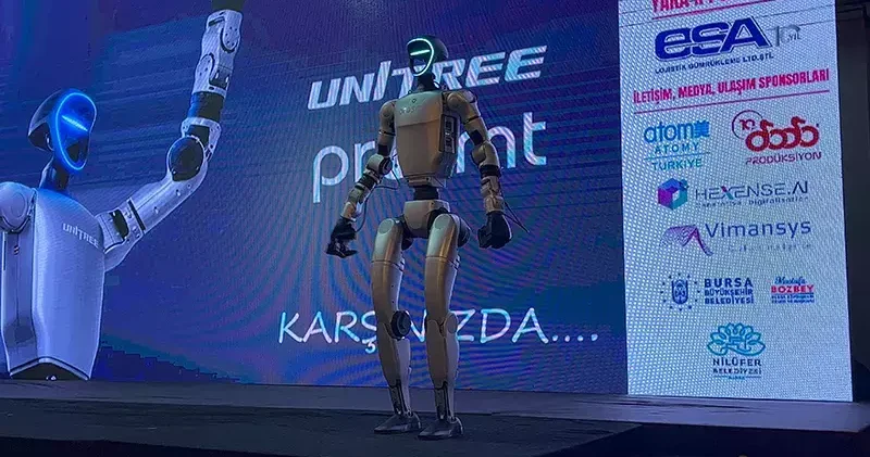 Dünya Kadın Mühendisler Günü nde insansı robot Civan selam verdi, dans etti