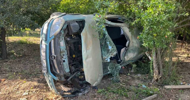 Aydın haberleri: Otomobil yol kenarındaki tarlaya girip yan yattı, 4 yaralı Aydın Haberleri