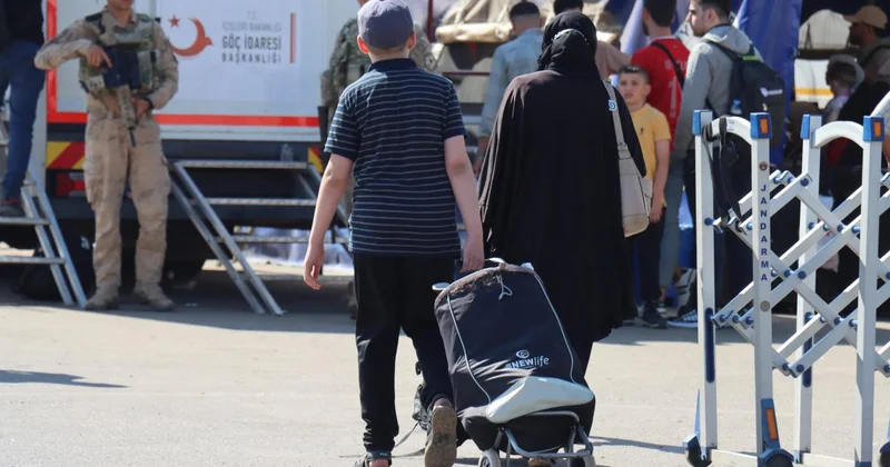 Okulların kapanmasıyla Suriyelilerin ülkelerine dönüşleri yoğunlaştı