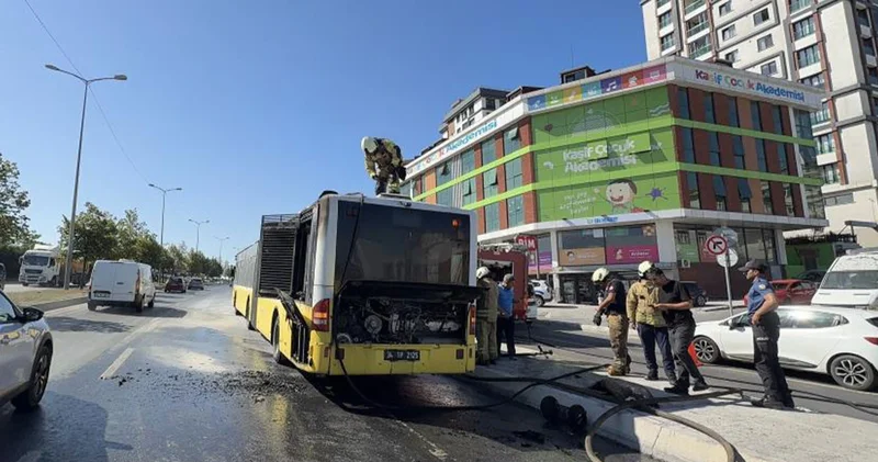 Sultangazi de korku dolu anlar: İETT otobüsü alev aldı