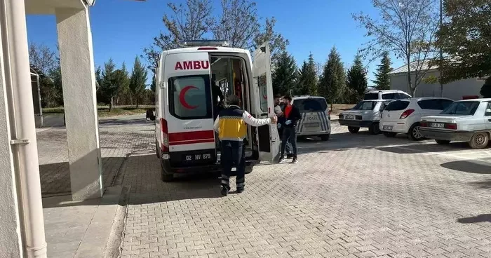 Eski muhtarın evine silahlı saldırı düzenlendi: 2 yaralı