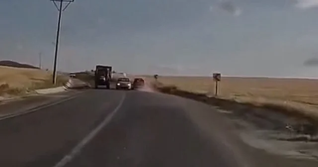 Elazığ da hatalı sollama yapan sürücü yürekleri ağza getirdi VİDEO İZLE