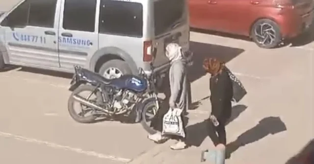 Evden 800 bin liralık ziynet eşyası ile nakit çalan şüpheliler kamerada Mardin Haberleri