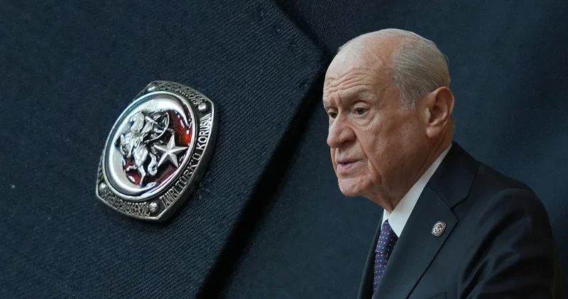 5 ay sonra kürsüden seslenen Bahçeli nin rozeti dikkat çekti