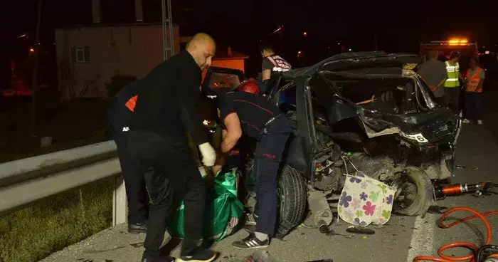 Tavşanlı’da feci kaza! 2 araç çarpıştı: 1 ölü, 3 yaralı