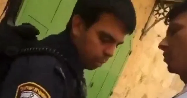 İsveçli gençten İsrail desin diyen işgalci polise: İsrail de olduğunu sanıyorsun ama Filistindesin VİDEO İZLE