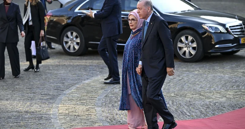 Cumhurbaşkanı Erdoğan, Hollanda Kralı Alexander ın NATO liderleri onuruna verdiği yemeğe katıldı