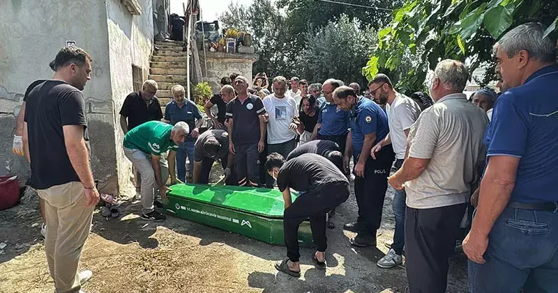 Evde çıkan yangında 2 çocuk annesi öldü