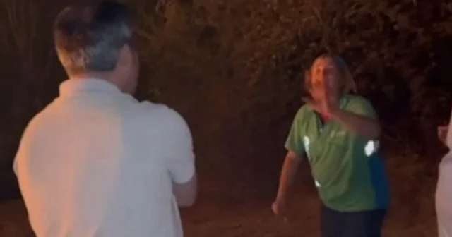 Karabük Belediye Başkanı Çetinkaya alevlerin arasına girerek vatandaşı çıkması için ikna etti VİDEO İZLE
