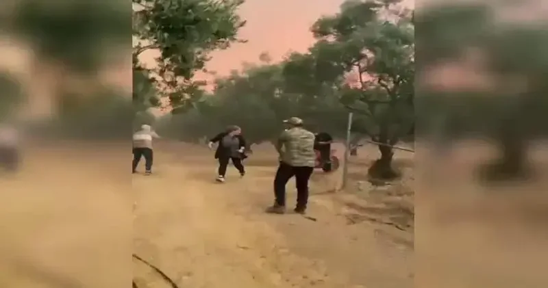 Belediye ekipleri, yangının tehdit ettiği evdeki aileyi tahliye ederken alevlerin ortasında kaldı