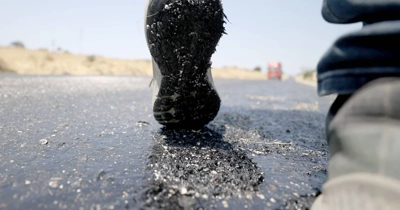 Aman dikkat! Kavurucu sıcaklar asfaltı bile eritti