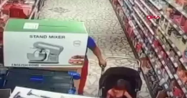 Avcılar da bebek arabasıyla hırsızlık kamerada
