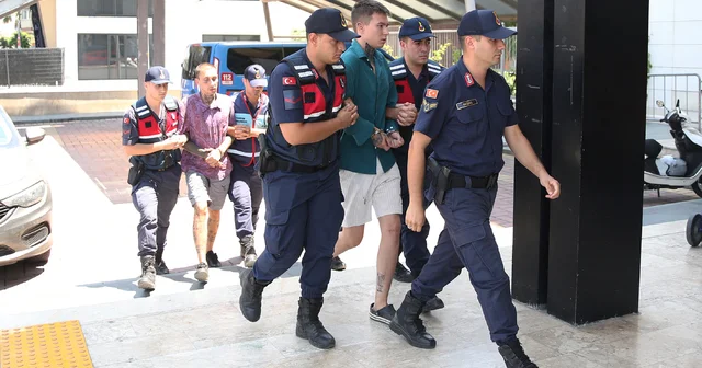 Alanya da bir Rus un bıçaklanarak öldürülmesiyle ilgili 2 Rus vatandaşı tutuklandı Antalya Haberleri