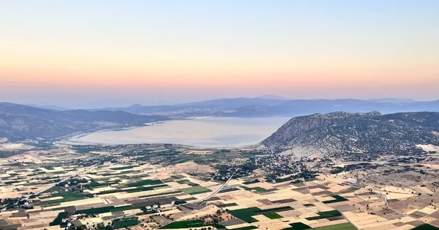 Burdur da sıcak hava balonları Salda Gölü manzarası eşliğinde havalandı Burdur Haberleri