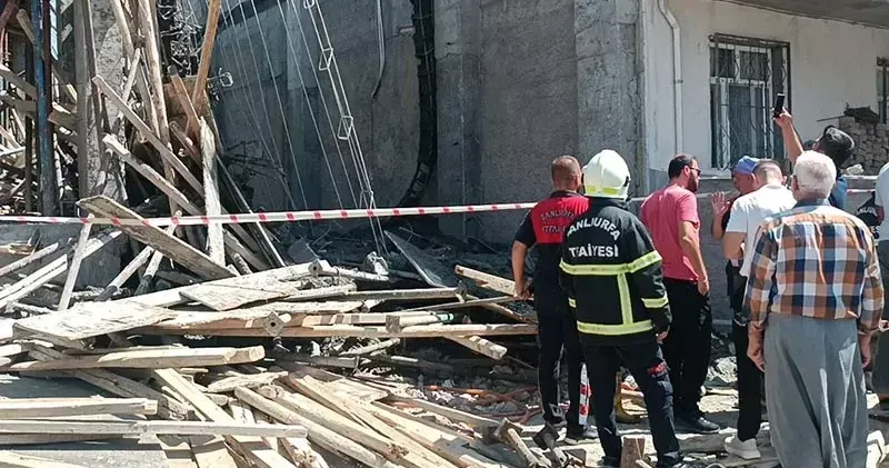 İnşaat halindeki binada betön dökümü sırasında çökme; 7 işçi yaralı