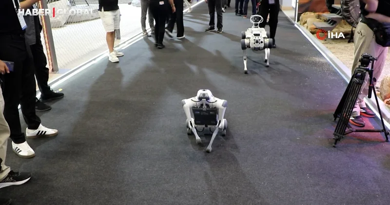 IDEF te sergilenen zıplayan, takla atan ve selam veren robot köpekler ilgi görüyor