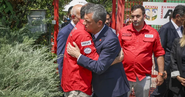 CHP Genel Başkanı Özel, AKUT a taziye ziyaretinde bulundu Ankara Haberleri