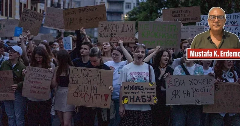 Zelenskiy’e büyük öfke: Halk sokaklara döküldü