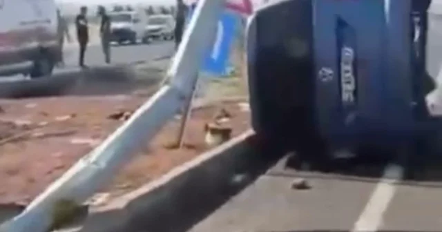 Batman da hafif ticari araç elektrik direğine çarptı: 2 ölü, 4 yaralı Batman Haberleri