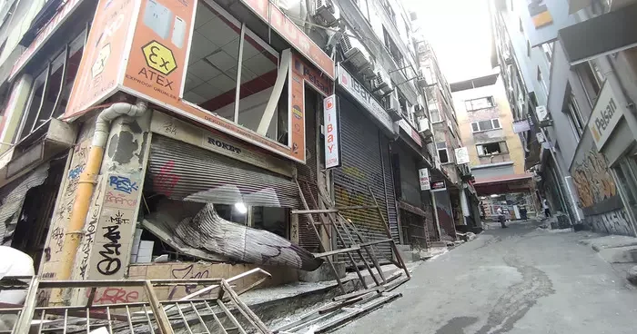 Korkutan patlamanın izleri gün ağarınca ortaya çıktı! Temizlik çalışmaları sürüyor...