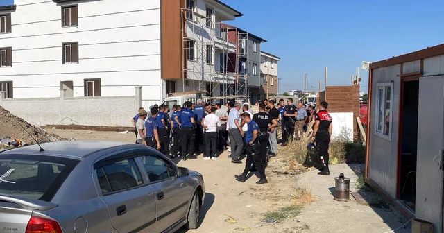Tekirdağ da inşaat işçilerinin park yeri kavgası; 1 i polis, 3 yaralı Tekirdağ Haberleri