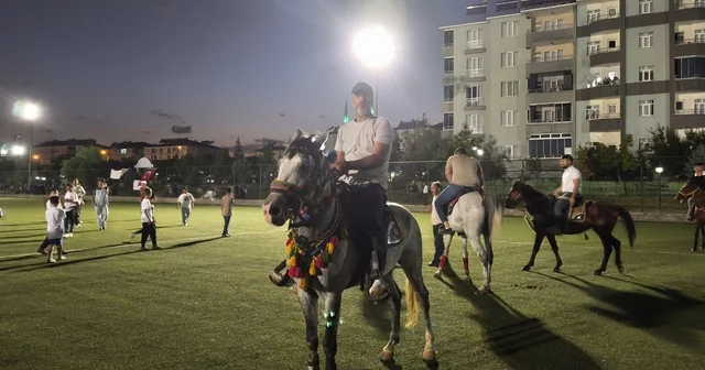 Bingöl de Yeni Yüzyıl Barış Faaliyetleri kapsamında atlı spor gösterileri düzenlendi Bingöl Haberleri