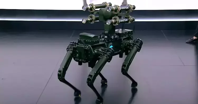 Dünyanın ilk roket fırlatabilen robot köpeği Koz CNN TÜRK te