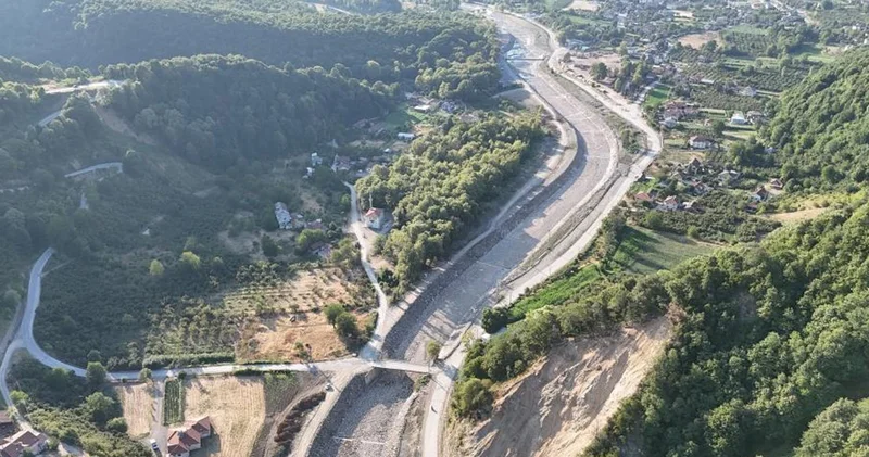 Bir kentin su ihtiyacını karşılayan dere tamamen kurudu