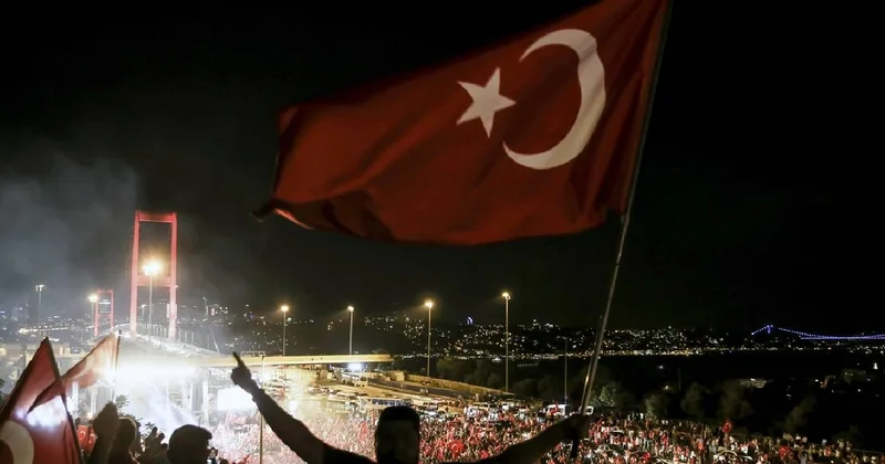 15 Temmuz u anlatan En Uzun Gece destanı farklı şehirlerde sahnelenecek