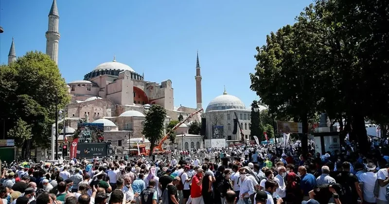 86 yıl aradan sonra ilk ibadet! Ayasofya Camii 5 yıl önce bugün ibadete açıldı