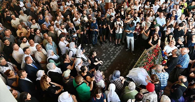 Cumartesi Anneleri’nin sembol ismi Emine Ocak, alkışlar ve zılgıtlar eşliğinde son yolculuğuna uğurlandı
