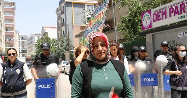 Evlat eylemindeki aileler slogan atmadan yürüdü Van Haberleri