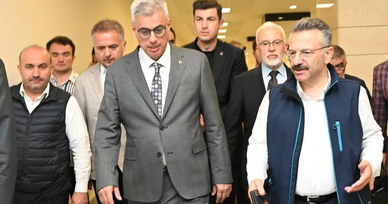 Bakan Memişoğlu, yaralanan orman işçisini hastanede ziyaret etti